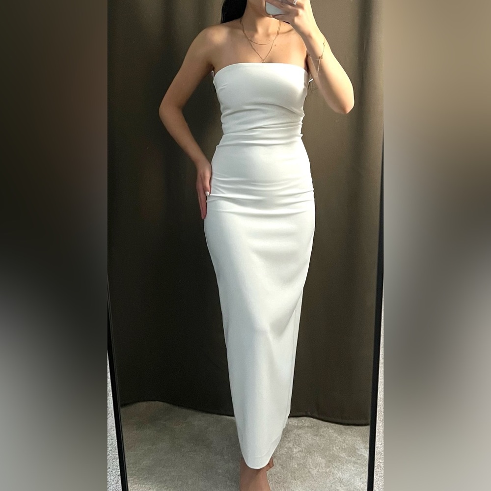 Strapless midi dress Zara. Unworn. Clean. Side hidden in-seam zip closure.